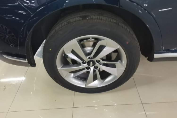 Used Wey Mocha New Energy 2024 Hi4 Four-Wheel Drive Long-Range Version Right Rear Wheel Hub