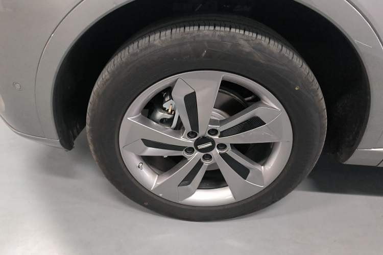 Used Wey Mocha New Energy 2024 Hi4 Four-Wheel Drive Long-Range Version Left Front Wheel Hub