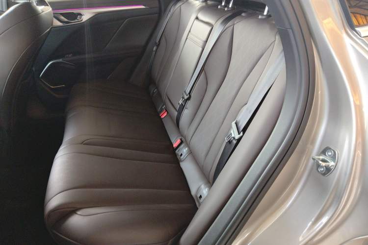 Used Wey Mocha New Energy 2024 Hi4 Four-Wheel Drive Long-Range Version Left Rear Seat