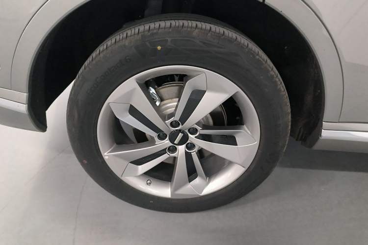 Used Wey Mocha New Energy 2024 Hi4 Four-Wheel Drive Long-Range Version Right Rear Wheel Hub