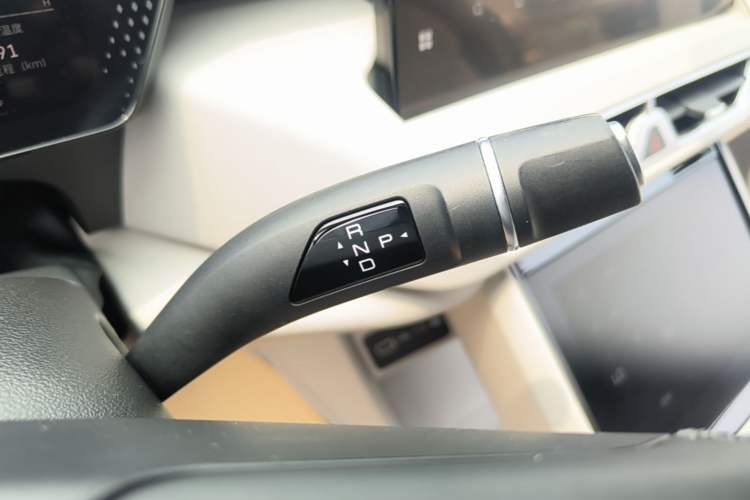 Used Wey Mocha New Energy 2024 Hi4 Four-Wheel Drive Long-Range Version Gear Lever