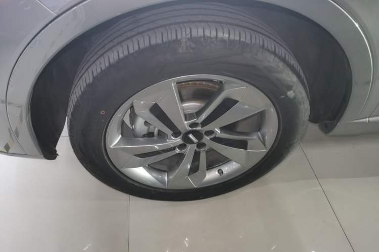 Used Wey Mocha New Energy 2024 Hi4 Four-Wheel Drive Long-Range Version Left Front Wheel Hub