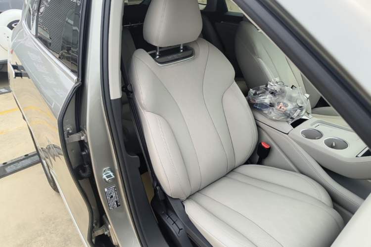 Used Wey Mocha New Energy 2024 Hi4 Four-Wheel Drive Long-Range Version Right Front Seat