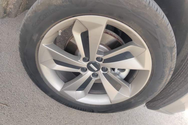 Used Wey Mocha New Energy 2024 Hi4 Four-Wheel Drive Long-Range Version Right Front Wheel Hub