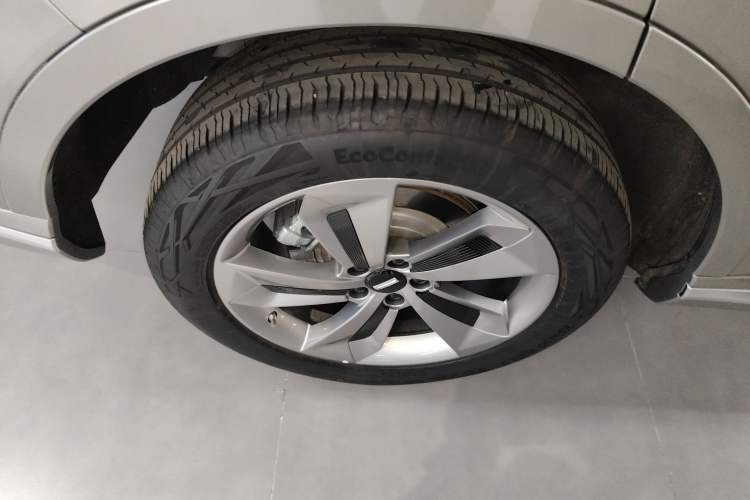Used Wey Mocha New Energy 2024 Hi4 Four-Wheel Drive Long-Range Version Right Rear Wheel Hub