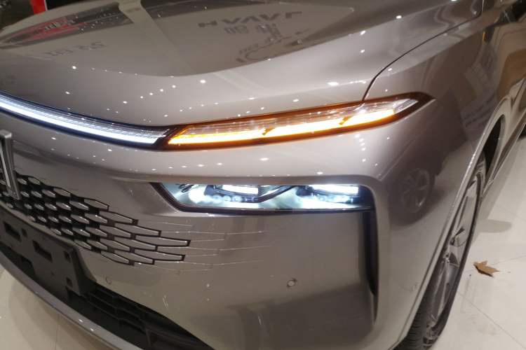 Used Wey Mocha New Energy 2024 Hi4 Four-Wheel Drive Long-Range Version Left Front Headlight