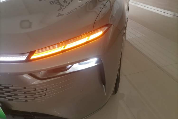 Used Wey Mocha New Energy 2024 Hi4 Four-Wheel Drive Long-Range Version Left Front Headlight