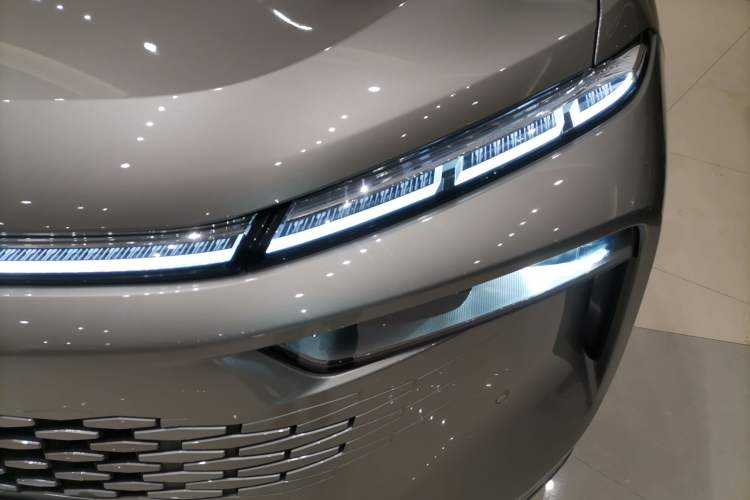 Used Wey Mocha New Energy 2024 Hi4 Four-Wheel Drive Long-Range Version Left Front Headlight