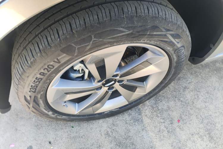 Used Wey Mocha New Energy 2024 Hi4 Four-Wheel Drive Long-Range Version Left Front Wheel Hub
