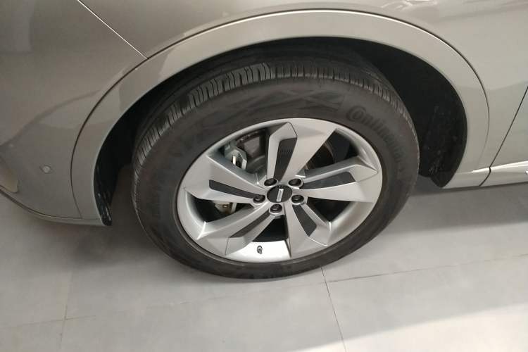 Used Wey Mocha New Energy 2024 Hi4 Four-Wheel Drive Long-Range Version Left Front Wheel Hub