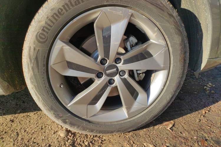 Used Wey Mocha New Energy 2024 Hi4 Four-Wheel Drive Long-Range Version Right Front Wheel Hub