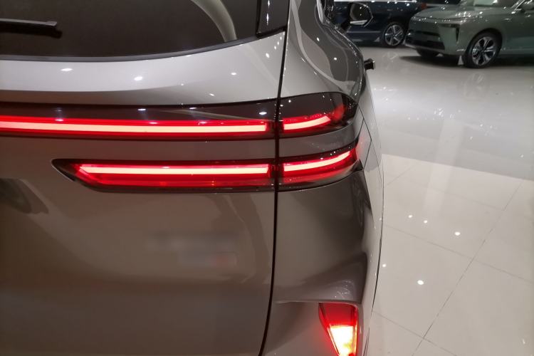 Used Wey Mocha New Energy 2024 Hi4 Four-Wheel Drive Long-Range Version Right Rear Taillight