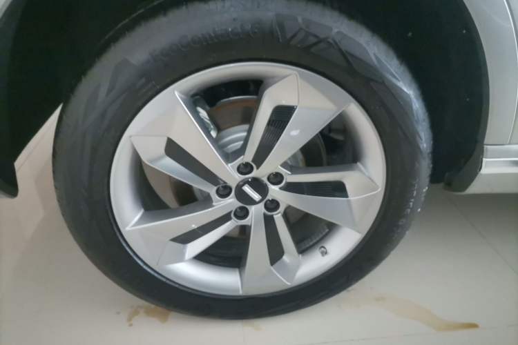 Used Wey Mocha New Energy 2024 Hi4 Four-Wheel Drive Long-Range Version Right Rear Wheel Hub