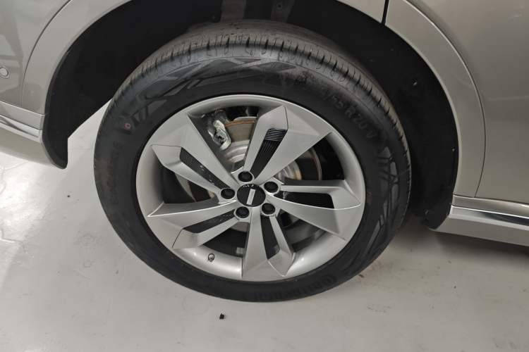 Used Wey Mocha New Energy 2024 Hi4 Four-Wheel Drive Long-Range Version Right Rear Wheel Hub