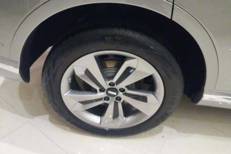 Used Wey Mocha New Energy 2024 Hi4 Four-Wheel Drive Long-Range Version Right Rear Wheel Hub
