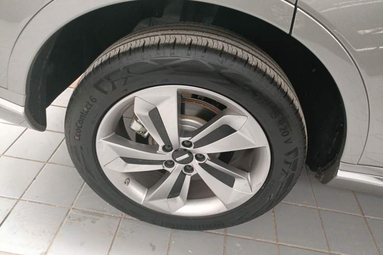 Used Wey Mocha New Energy 2024 Hi4 Four-Wheel Drive Long-Range Version Right Rear Wheel Hub