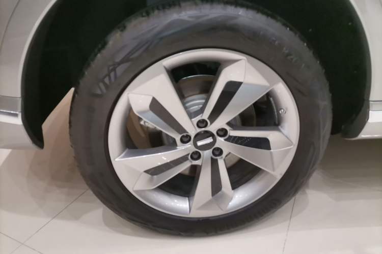 Used Wey Mocha New Energy 2024 Hi4 Four-Wheel Drive Long-Range Version Right Rear Wheel Hub