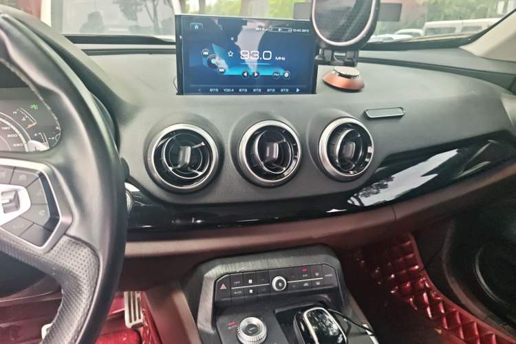 Used Wey P8 2018 2.0T Flagship Model Audio And AC Panel