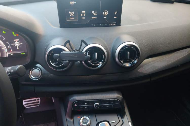 Used Wey P8 2018 2.0T Flagship Model Audio And AC Panel