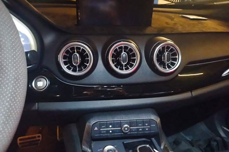 Used Wey P8 2018 2.0T Flagship Model Audio And AC Panel