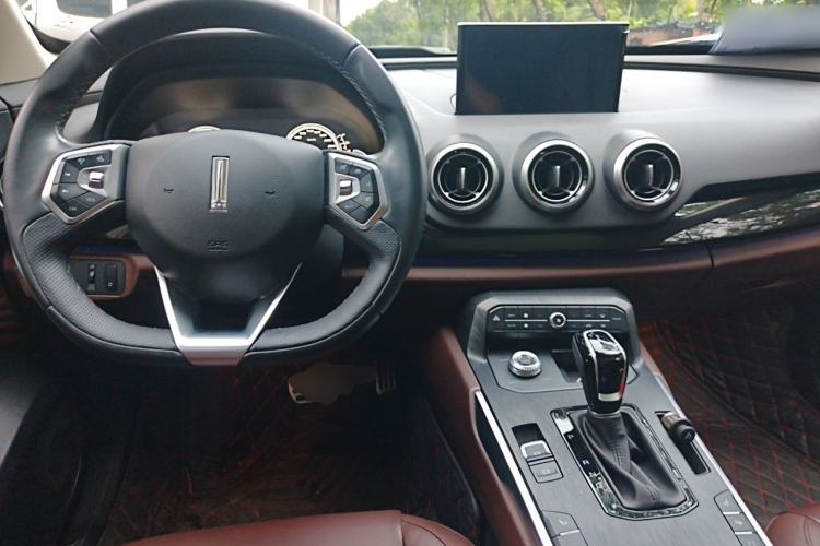Used Wey P8 2018 2.0T Flagship Model Center Console