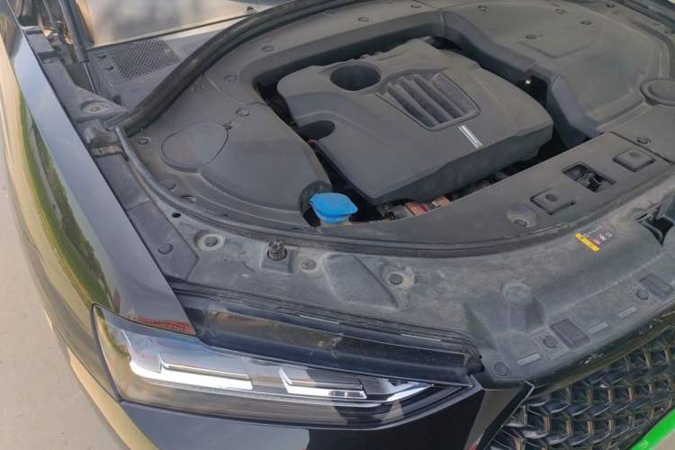 Used Wey P8 2018 2.0T Flagship Model Engine Bay Right