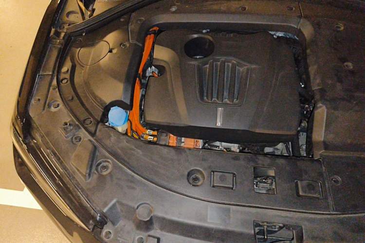 Used Wey P8 2018 2.0T Flagship Model Engine Bay Right