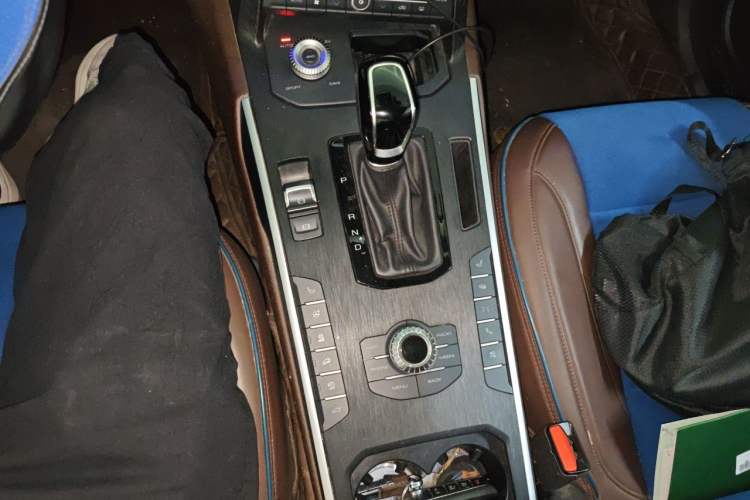 Used Wey P8 2018 2.0T Flagship Model Gear Lever