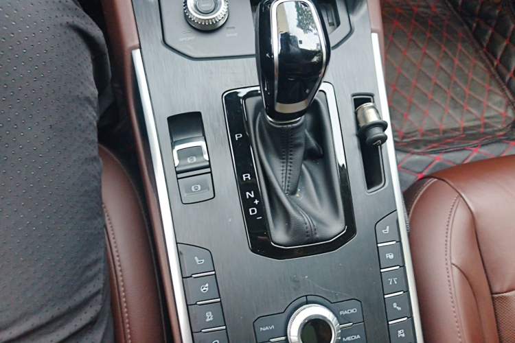 Used Wey P8 2018 2.0T Flagship Model Gear Lever