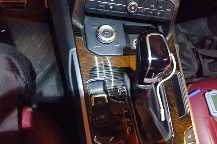 Used Wey P8 2018 2.0T Flagship Model Gear Lever