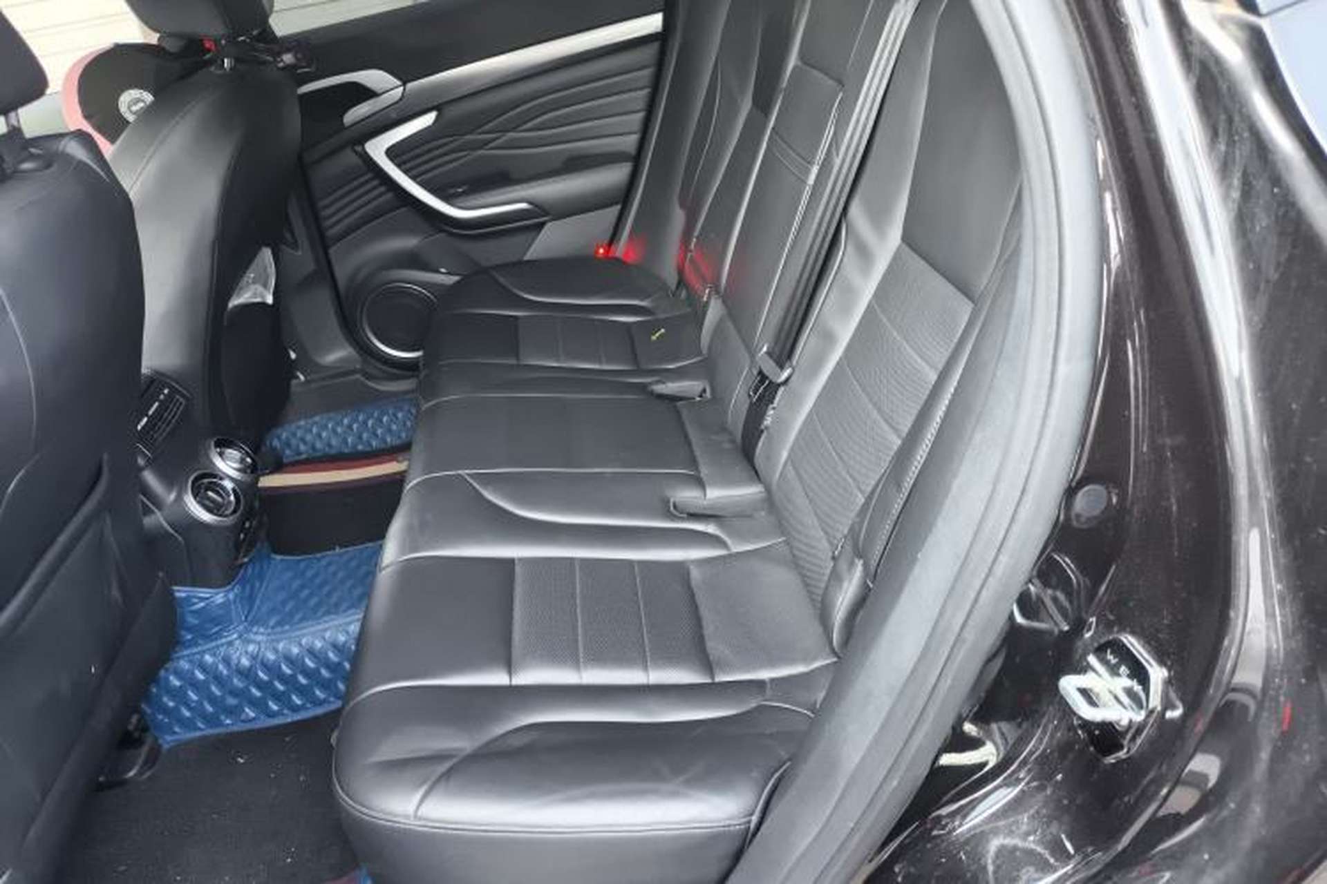 Used Wey P8 2018 2.0T Flagship Model Left Rear Seat