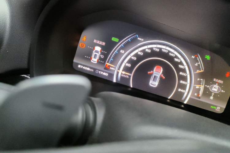 Used Wey P8 2018 2.0T Flagship Model Odometer Close Up