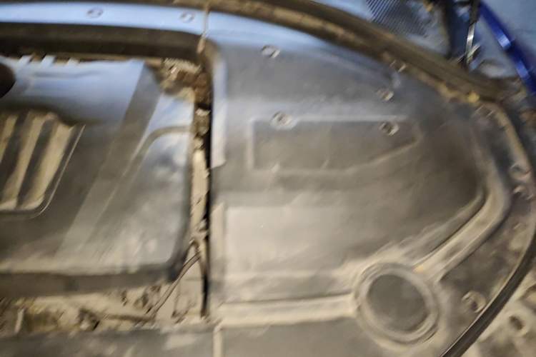 Used Wey P8 2018 2.0T Flagship Model Engine Bay Left