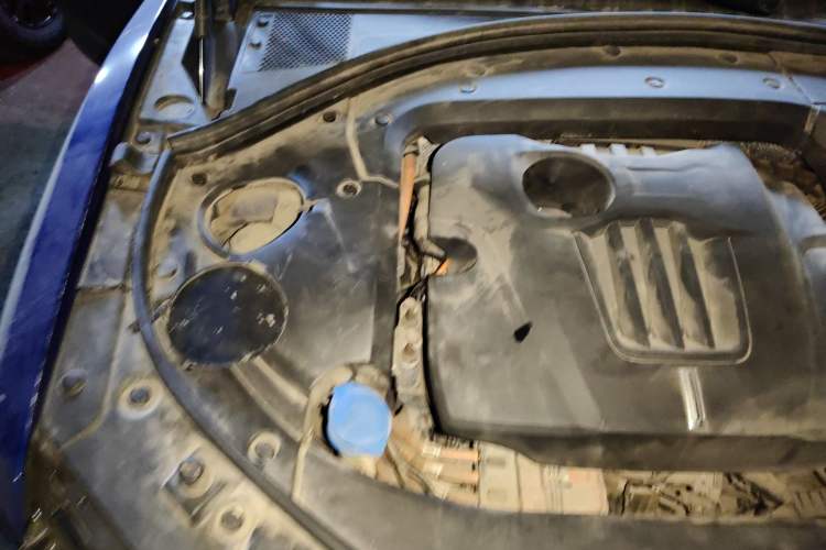 Used Wey P8 2018 2.0T Flagship Model Engine Bay Right