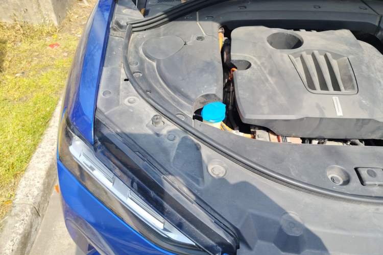 Used Wey P8 2018 2.0T Flagship Model Engine Bay Right