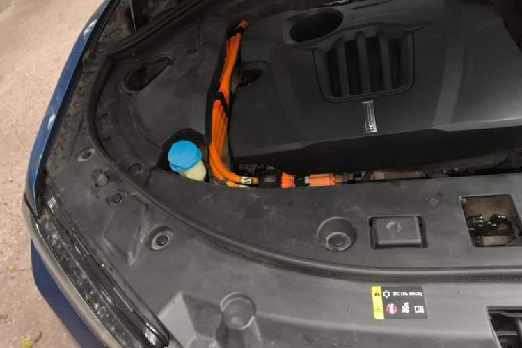 Used Wey P8 2018 2.0T Flagship Model Engine Bay Right