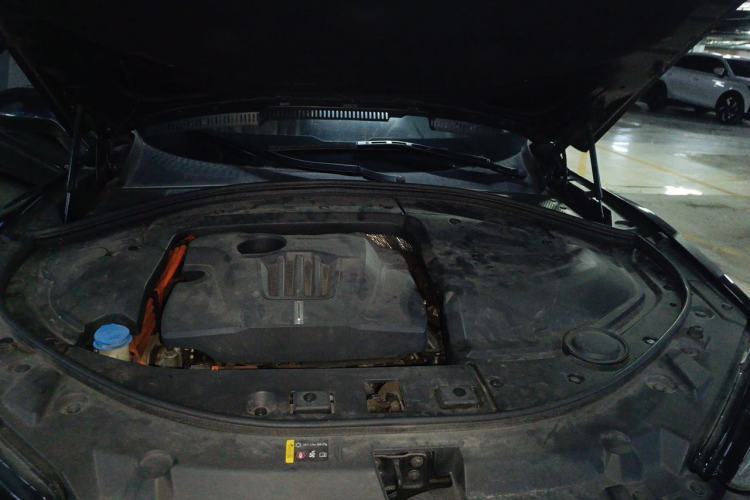 Used Wey P8 2018 2.0T Flagship Model Engine Bay