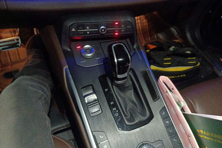 Used Wey P8 2018 2.0T Flagship Model Gear Lever
