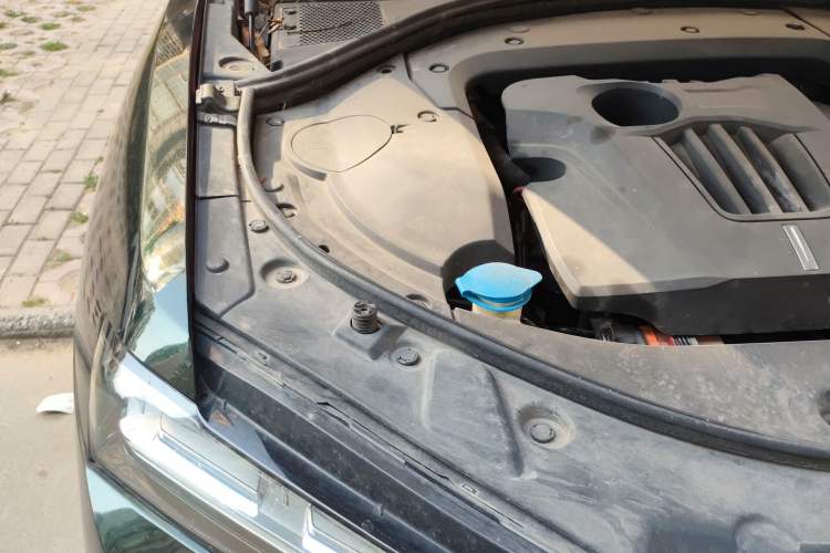 Used Wey P8 2018 2.0T Premium Edition Engine Bay Right