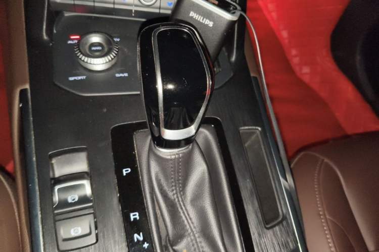 Used Wey P8 2018 2.0T Prestige Version Gear Lever