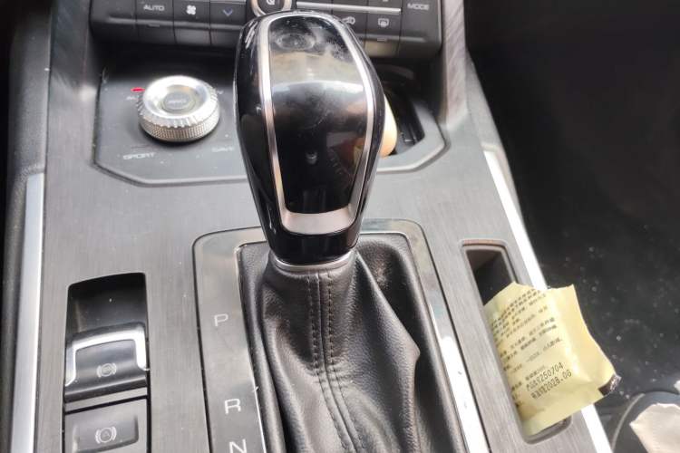 Used Wey P8 2018 2.0T Premium Edition Gear Lever