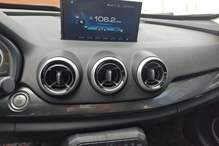 Used Wey P8 2018 2.0T Prestige Version Audio And AC Panel