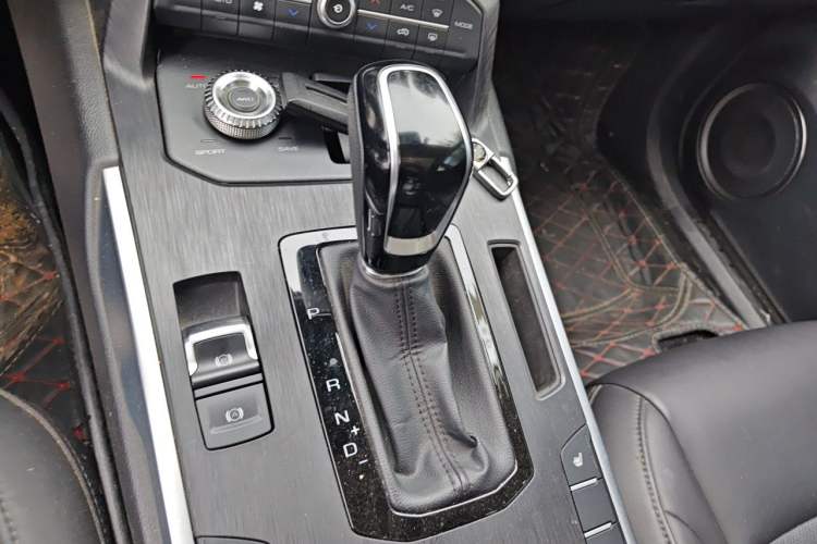 Used Wey P8 2018 2.0T Prestige Version Gear Lever