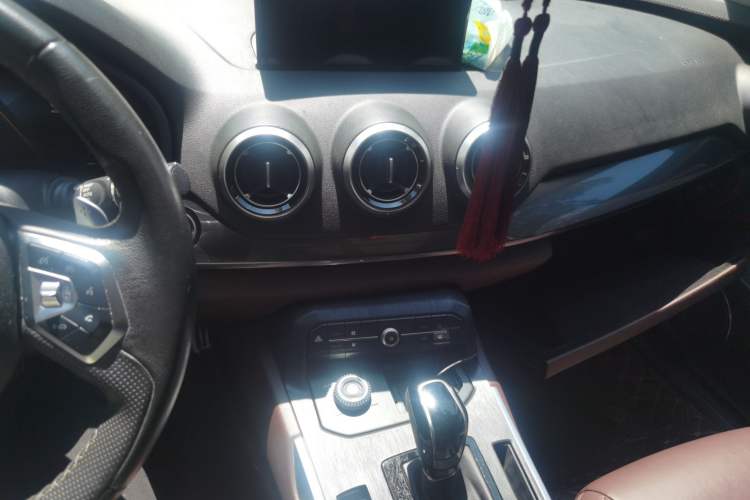 Used Wey P8 2018 2.0T Premium Edition Audio And AC Panel
