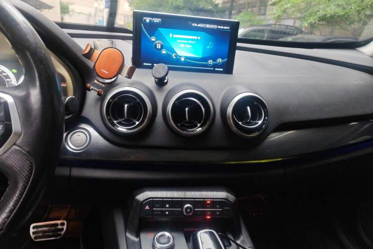 Used Wey P8 2018 2.0T Flagship Model Audio And AC Panel