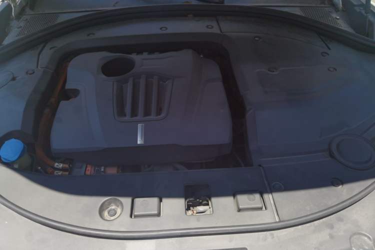Used Wey P8 2018 2.0T Premium Edition Engine Bay
