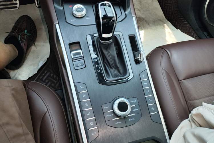 Used Wey P8 2018 2.0T Flagship Model Gear Lever