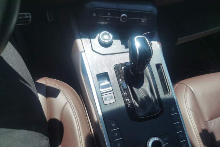 Used Wey P8 2018 2.0T Premium Edition Gear Lever