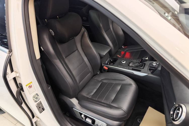 Used Wey P8 2018 2.0T Flagship Model Interior 1