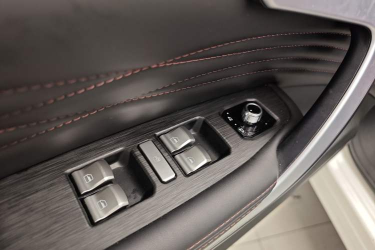 Used Wey P8 2018 2.0T Flagship Model Interior 13